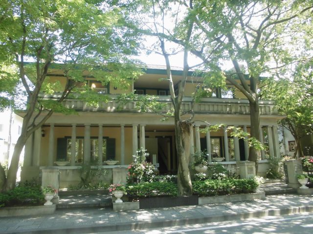 山手234番館の外観