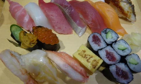 「沼津魚がし鮨 横浜ランドマーク店」のお寿司（魚がし握り）