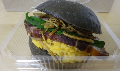 野毛尾島商店のパン屋「BEN-HUR 298 OJIMA BREAD MARKET」の炭火焼濱吟焼豚バーガー