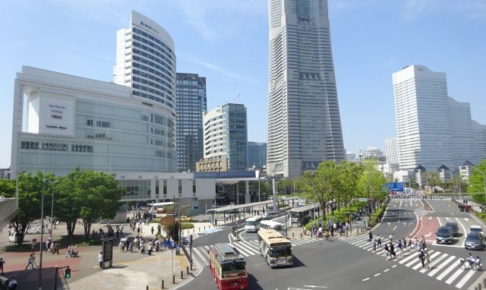 桜木町駅前バスターミナルの様子