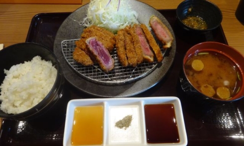 「牛カツ京都勝牛コレットマーレみなとみらい店」ロースカツ、タンカツの相盛り膳