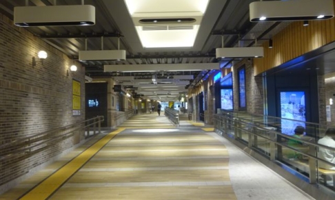 JR横浜駅「エキュートエディション横浜」内の通路