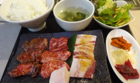 「フレンチ焼肉GRANDELA」の焼肉3種盛りランチ