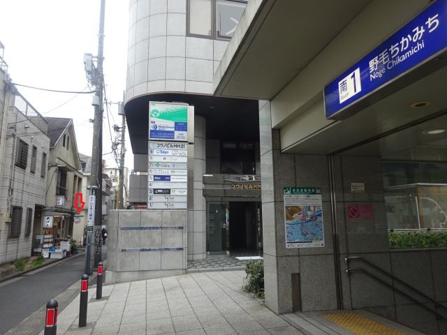 桜木町「キッチンカフェばる」野毛ちかみち南1出口とキッチンカフェばる(お店に赤矢印)