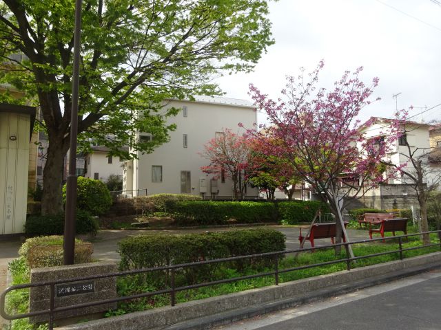横浜駅西口「沢渡第二公園」全体の様子