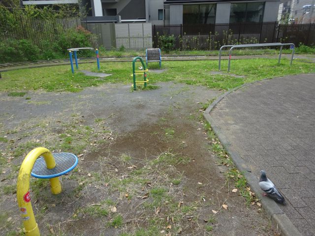 横浜駅西口「沢渡公園」にある遊具