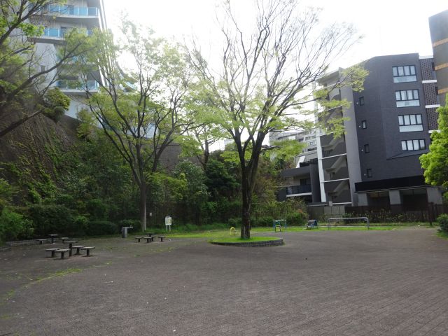 横浜駅西口「沢渡公園」全体の様子