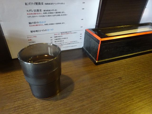横浜「ノ貫福富町本店」カウンター席の様子