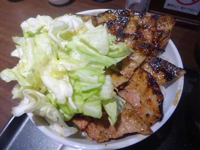 横浜関内「十勝豚丼 なまらうまいっしょ!関内店」で注文した国産豚バラ丼(大盛り)のアップ