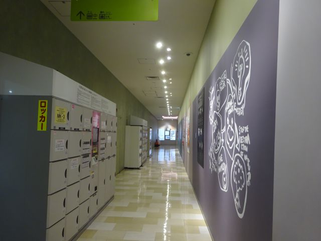 みなとみらい駅コインロッカーの場所(マークイズみなとみらいB4F・エレベーター通路にあるコインロッカー)