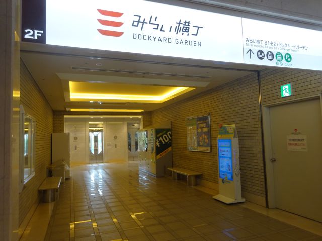 みなとみらい駅コインロッカーの場所(ランドマークプラザ2F・エレベーター前のコインロッカー)