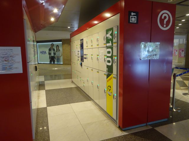 みなとみらい駅コインロッカーの場所(クイーンズスクエア1F・インフォメーション横のコインロッカー)