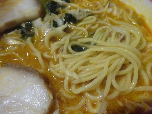 横浜ポルタ「匠 Jang」で注文したねぎチャーシュー担々麺の麺の様子