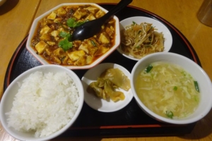 横浜ポルタ「匠 Jang」で注文した麻辣麻婆豆腐の定食セット