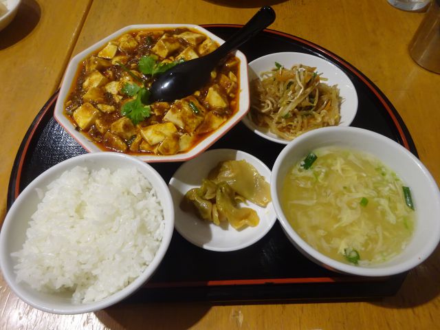 横浜ポルタ「匠 Jang」で注文した麻辣麻婆豆腐の定食セット