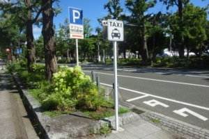 みなとみらい線「元町・中華街駅」・横浜中華街・山下公園のタクシー乗り場（山下公園通りのタクシー乗り場にあるタクシーマーク）