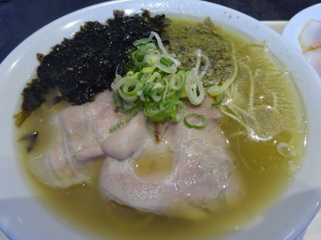 「むかん横浜」で注文した牡蠣塩ラーメン