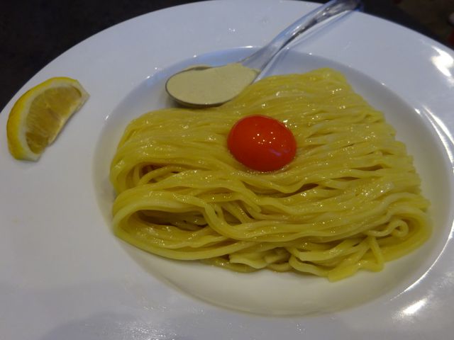 「むかん横浜」で注文した牡蠣バターたまご麺