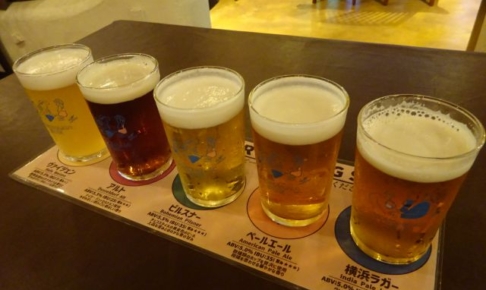 横浜ビール本店レストランUMAYA」で注文したビール5種飲み比べセット