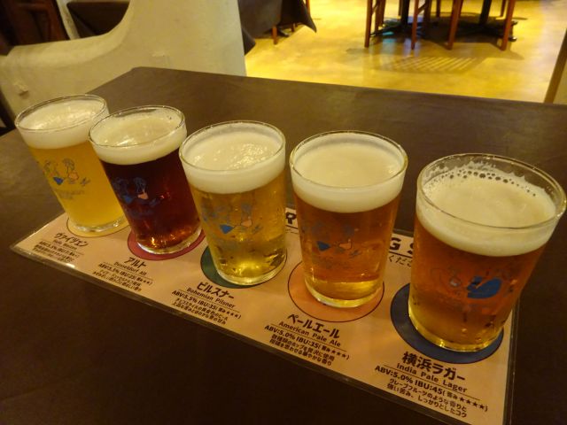 横浜ビール本店レストランUMAYA」で注文したビール5種飲み比べセット