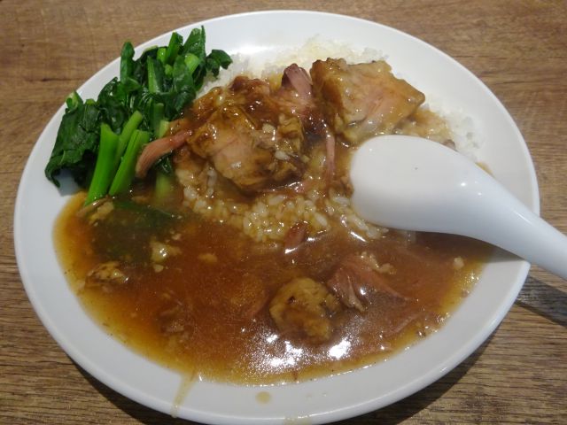 横浜中華街「愛群」で注文した牛バラ肉ご飯