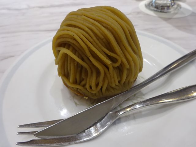「レ・ザンジュ・ベイ・ヨコハマ山下本店」のカフェ店で注文した鎌倉モンブラン