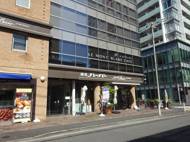 「レ・ザンジュ・ベイ・ヨコハマ山下本店」の外観(お店の看板に横濱ハーバーとも書いてある)