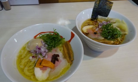 関内・吉田町のラーメン屋「麺や魁星」で注文した限定コク塩ラーメンとワンタン醤油ラーメン