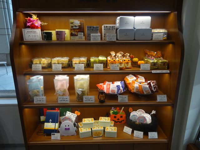 横浜美術館のカフェ「馬車道十番館 横浜美術館 喫茶室」のお土産コーナー