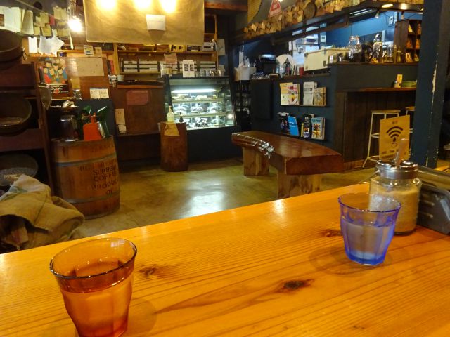 横浜・伊勢佐木モールの珈琲焙煎専門店「まめや」(yokohama mameya)店内の様子