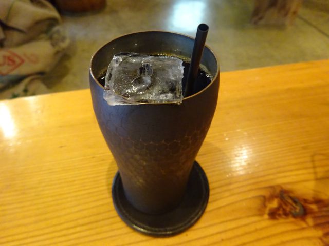 横浜・伊勢佐木モールの珈琲焙煎専門店「まめや」(yokohama mameya)で注文したアイスコーヒー