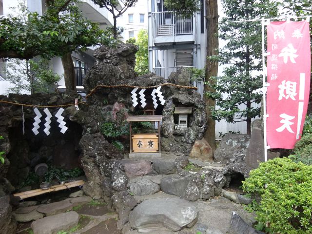 横浜関内「羽衣町厳島神社」横浜銭洗弁天の様子