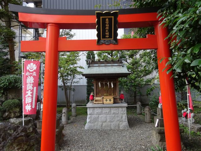 横浜関内「羽衣町厳島神社」豊受稲荷大明神の鳥居