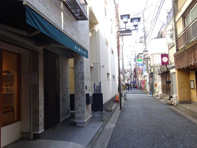 横浜石川町・元町「よつばベーカリー」の外観と周辺の様子