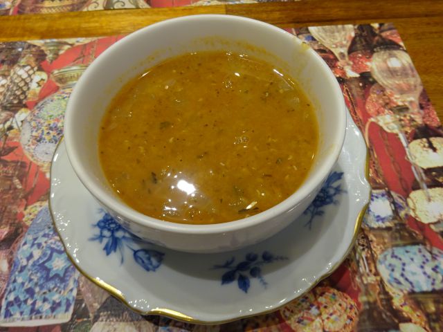 石川町・元町「トルコの家庭料理 ジェイハン」で注文したミックスケバブランチセット（レンズ豆のスープ）
