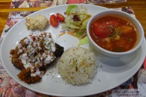 石川町・元町「トルコの家庭料理 ジェイハン」で注文したトルコ家庭料理セット（メインのプレート）