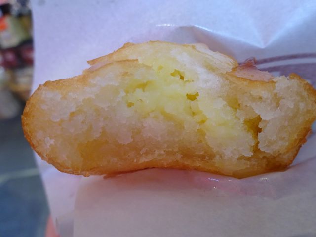 横浜中華街「耀盛號（ようせいごう）」売店で購入したハリネズミまんの断面