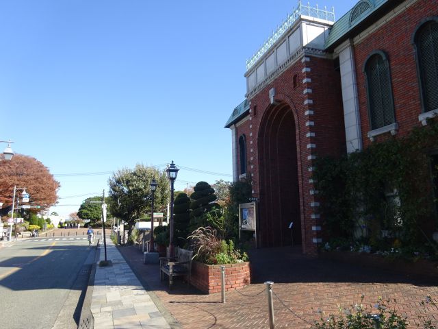 横浜山手「岩崎ミュージアム（山手ゲーテ座）」の外観と周辺の様子