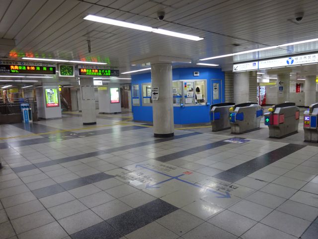 みなとみらい線「馬車道駅」～JR・市営地下鉄「関内駅」の行き方（市営地下鉄ブルーライン「関内駅」改札口と周辺の様子）