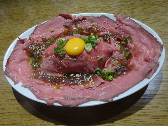 成城石井のレストラン「Le Bar a Vin52 AZABU TOKYO 関内店」のランチで注文した成城石井自家製ローストビーフ丼