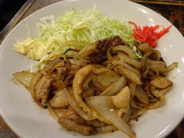 桜木町ぴおシティ「ゴールデンもつ」で注文したホルモン炒め