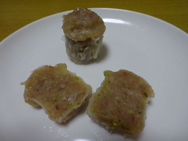 横浜中華街「清風楼」で購入したシウマイの断面も分かる写真