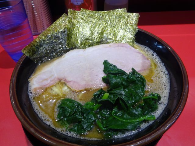 横浜関内「SERTE（セルテ）」にて関内ラーメン横丁にある家系ラーメン「真砂家」で注文したラーメン並
