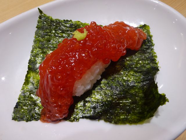 横浜駅西口「寿司活ジョイナス横浜店」で注文した特大すじこの握り