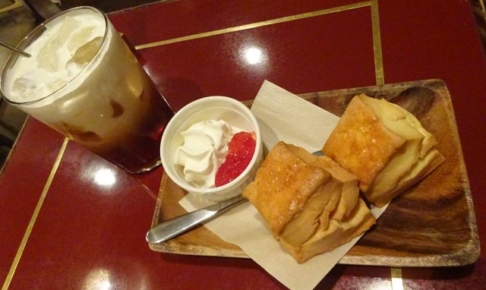 横浜駅西口・紅茶専門店「サモアールジョイナス本店」で注文したアイスロイヤルミルクティー＆スコーンのセット