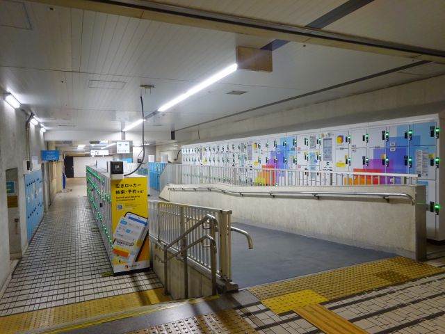 「横浜駅のコインロッカー」ルミネ（駅長室前）コインロッカー全体の様子