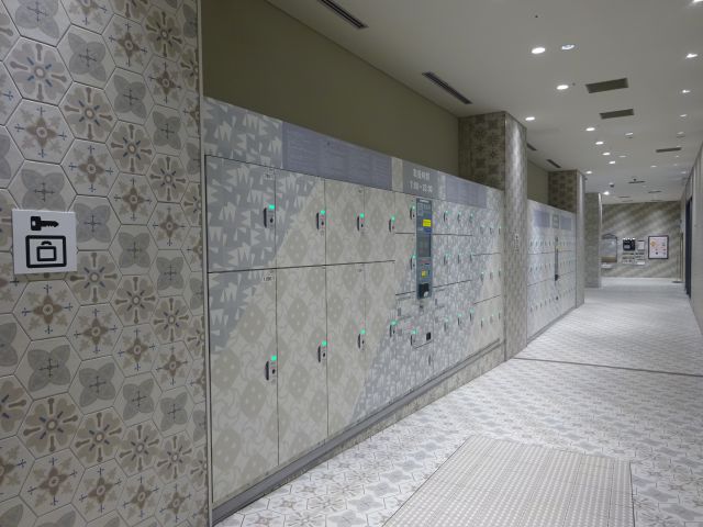 「横浜駅のコインロッカー」西口・ニュウマン横浜のコインロッカー