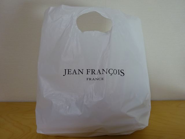 横浜駅東口「ジャン・フランソワ横浜ポルタ店」パンを購入したときのお店の袋（店名記載）