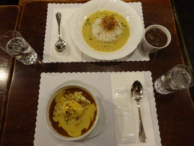横浜元町「霧笛楼」のカフェ「カフェ・ネクストドア（Cafe Next-door）」で注文したカレーランチ「横濱フランスカレー」と「霧笛楼チキンカレー雑炊風」
