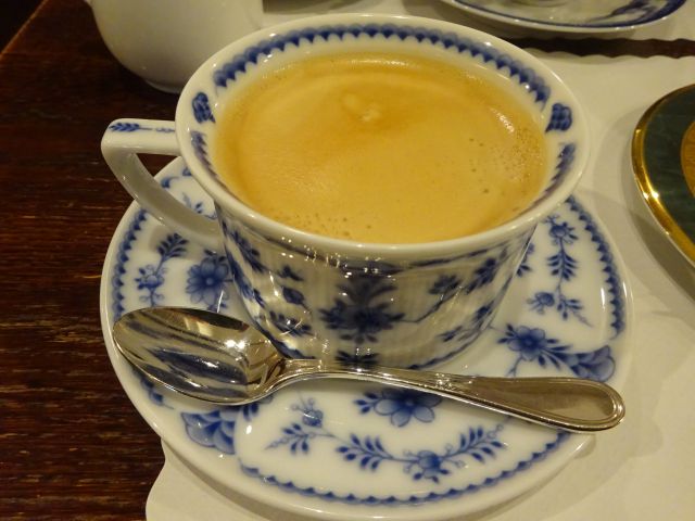 横浜元町「霧笛楼」のカフェ「カフェ・ネクストドア（Cafe Next-door）」で注文したケーキセットのコーヒー